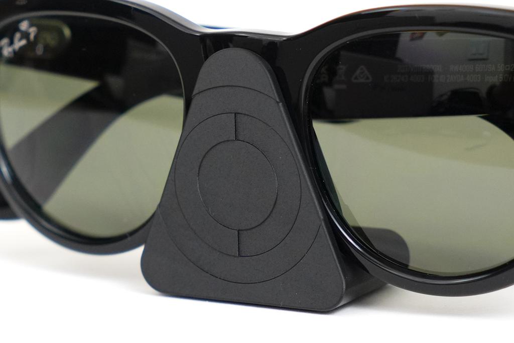 Ray ban meta smart glasses charging stand with usb c
